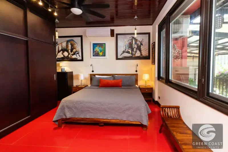 Manuel Antonio Luxury Ocean-View Estate: Multi-Level Villa with Heated Pool & Chef's Kitchen photo 3