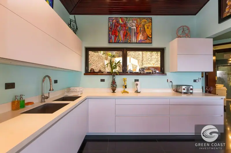 Manuel Antonio Luxury Ocean-View Estate: Multi-Level Villa with Heated Pool & Chef's Kitchen photo 16