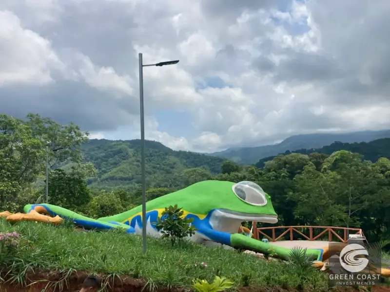 Whimsical Frog-Shaped Studio on 4 Hectares with River Access and Mountain Views in Parrita — view 4, Parrita, Parrita, Costa Rica