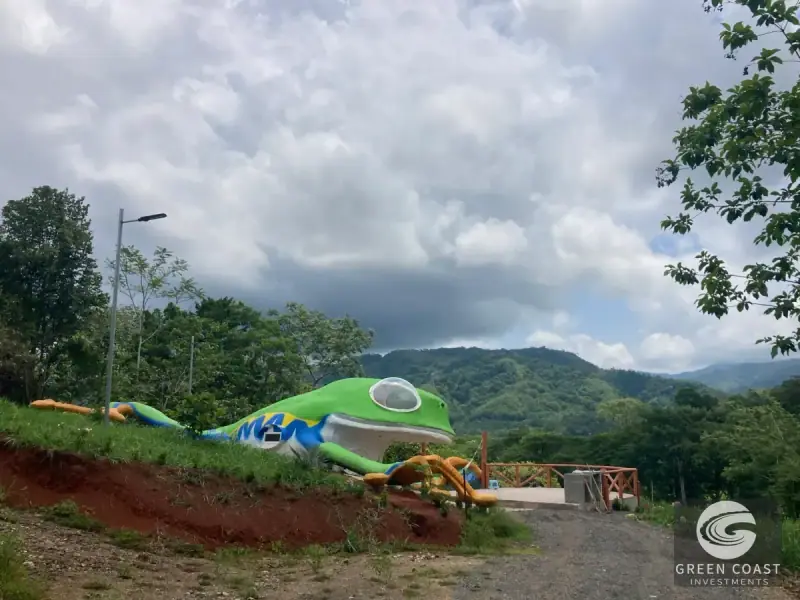 Whimsical Frog-Shaped Studio on 4 Hectares with River Access and Mountain Views in Parrita — view 5, Parrita, Parrita, Costa Rica