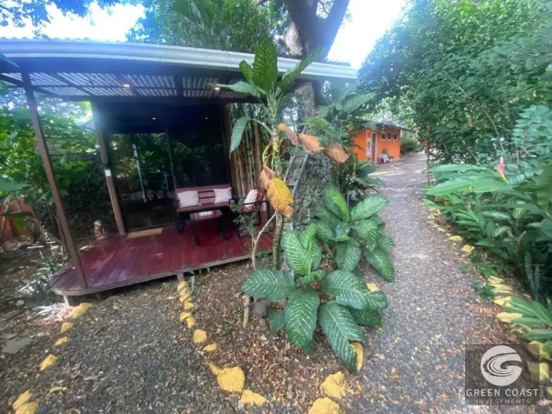 Eco-Chic Boutique Hotel in Atenas: 6 Unique Container Suites & Bus Suite on Lush 1,850m² Lot — view 11, Concepción, Atenas, Costa Rica