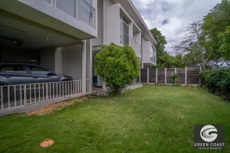 Modern 2BR Townhouse with Large Private Garden in Exclusive Santa Ana Gated Community photo 8