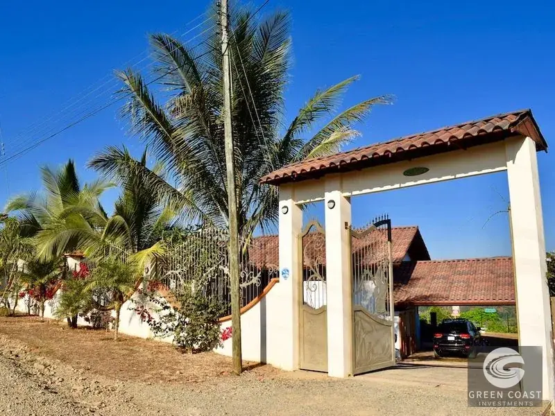 Modern Ridge-Top Villa with Panoramic Valley Views, Pool, and Fruit Orchards in Perez Zeledon — view 12, Perez Zeledon, Costa Rica