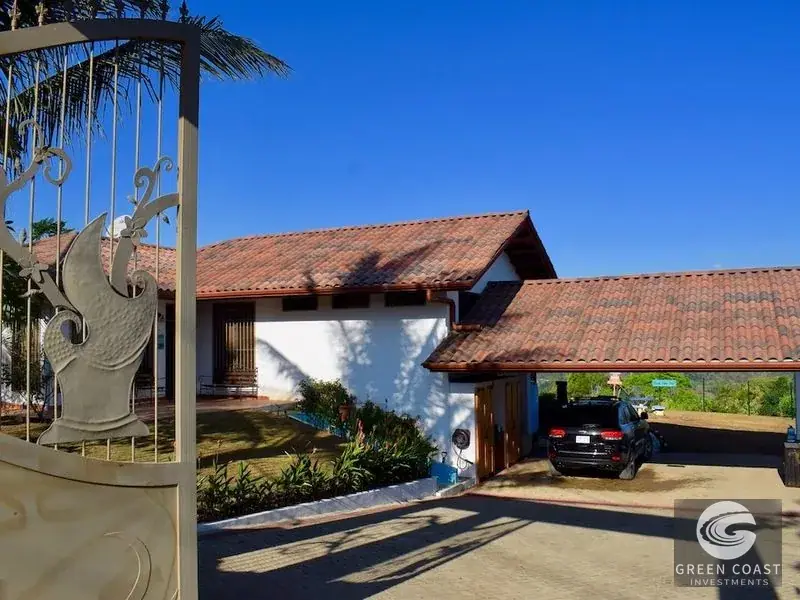 Modern Ridge-Top Villa with Panoramic Valley Views, Pool, and Fruit Orchards in Perez Zeledon — view 13, Perez Zeledon, Costa Rica