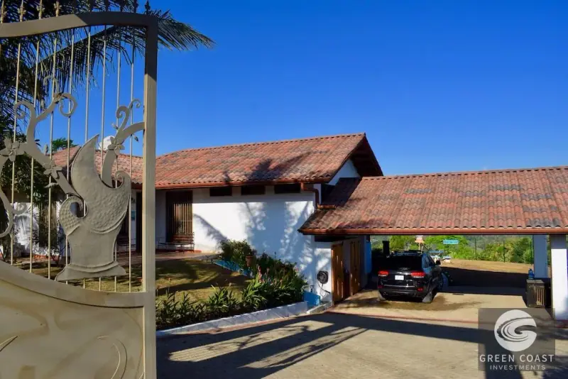 Modern Ridge-Top Villa with Panoramic Valley Views, Pool, and Fruit Orchards in Perez Zeledon — view 44, Perez Zeledon, Costa Rica