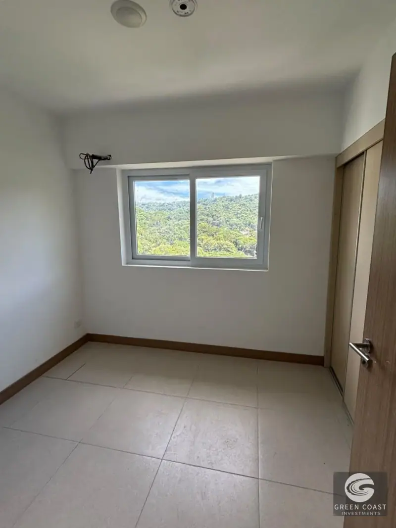 Beachfront Penthouse 20th floor at a bargain price