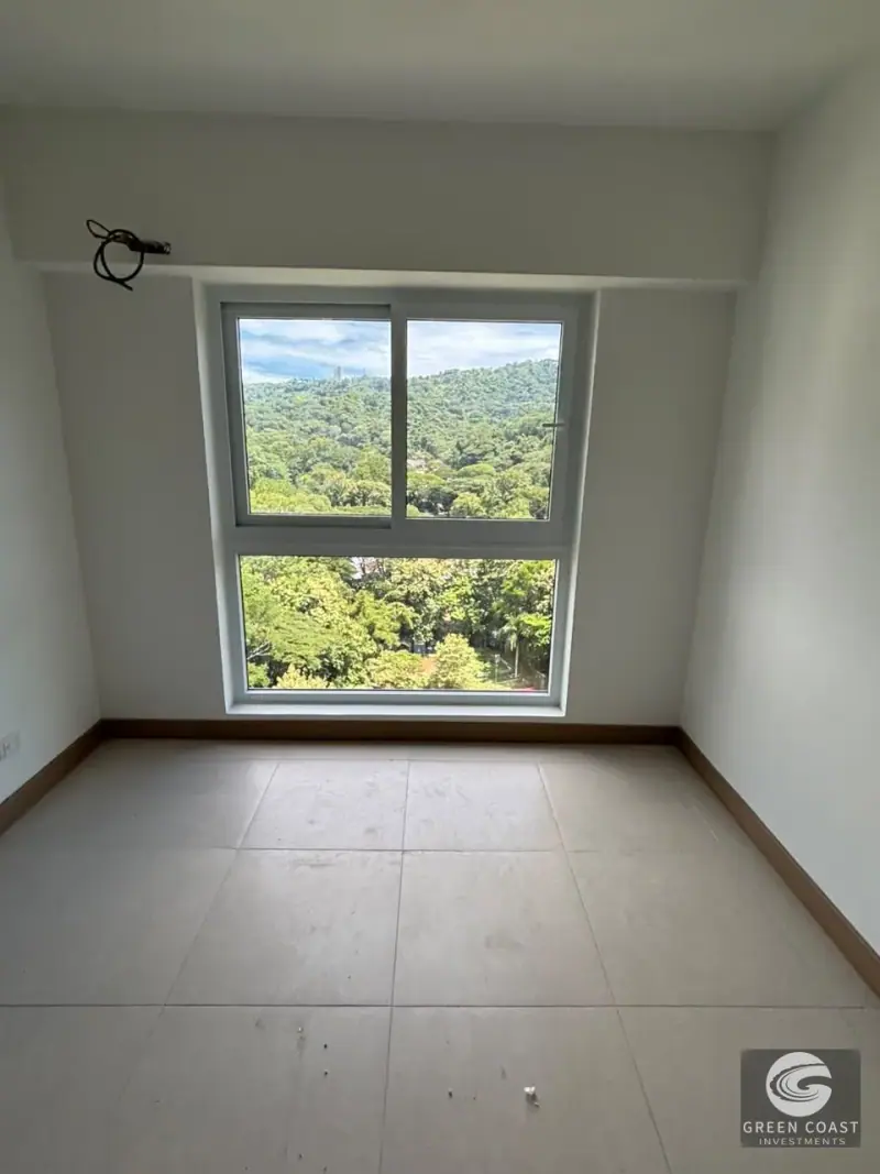 Beachfront Penthouse 20th floor at a bargain price