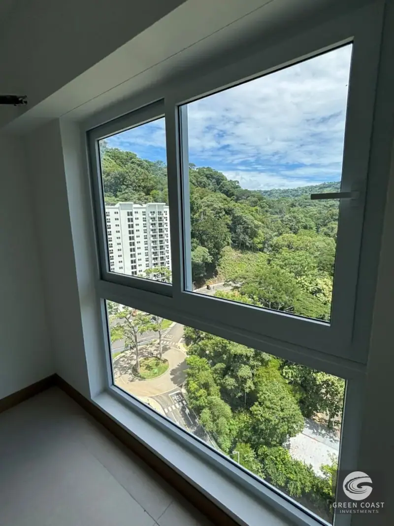 Beachfront Penthouse 20th floor at a bargain price