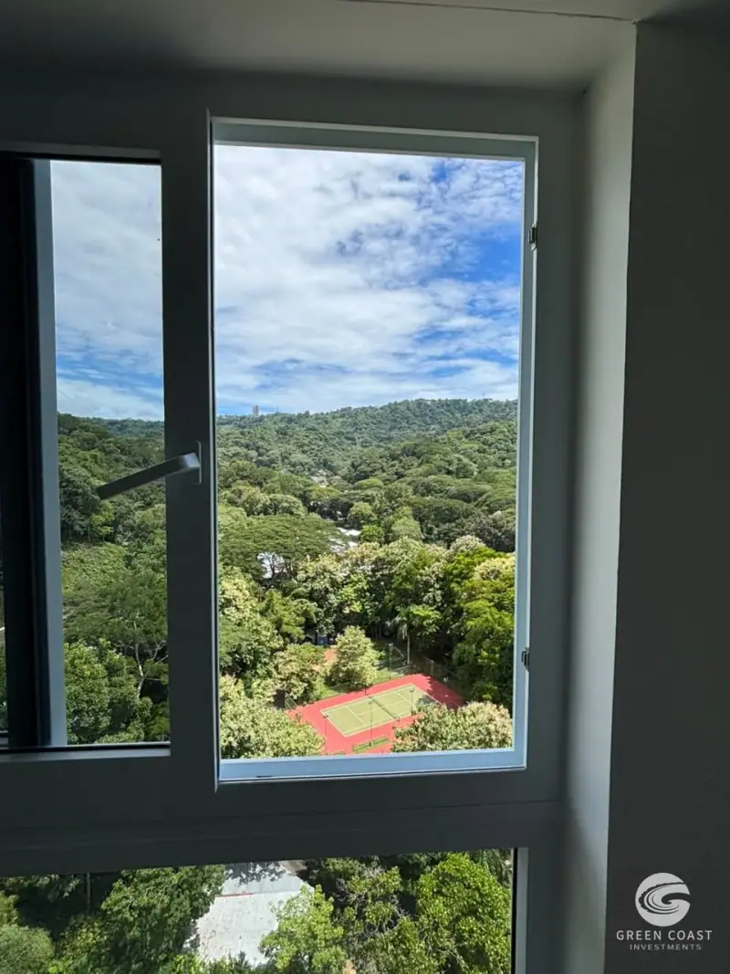 Beachfront Penthouse 20th floor at a bargain price