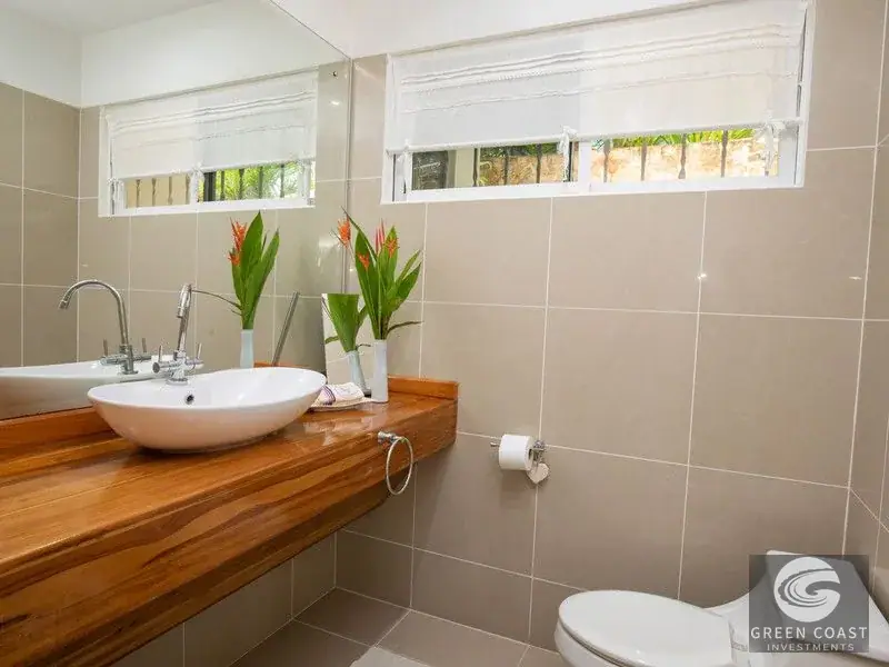 Elegant Estate with Guesthouse & Mountain Views in Secure Gated Community — view 15, Quepos, Costa Rica