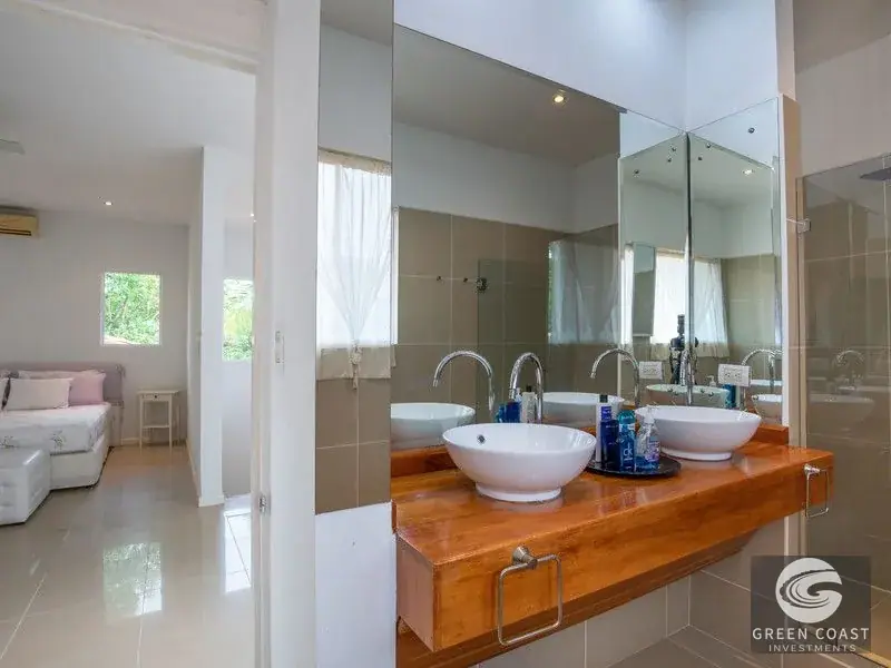 Elegant Estate with Guesthouse & Mountain Views in Secure Gated Community — view 22, Quepos, Costa Rica