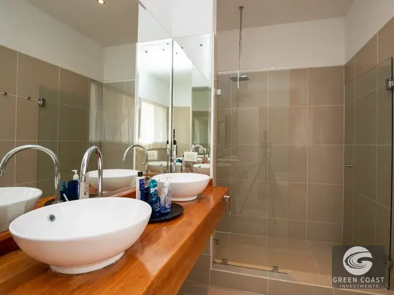 Elegant Estate with Guesthouse & Mountain Views in Secure Gated Community — view 24, Quepos, Costa Rica