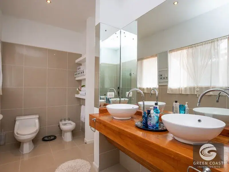 Elegant Estate with Guesthouse & Mountain Views in Secure Gated Community — view 25, Quepos, Costa Rica
