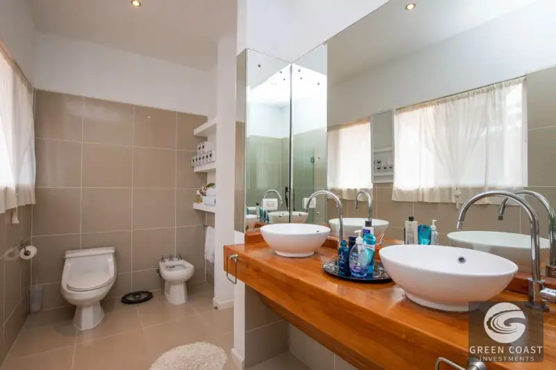 Elegant Estate with Guesthouse & Mountain Views in Secure Gated Community — view 55, Quepos, Costa Rica