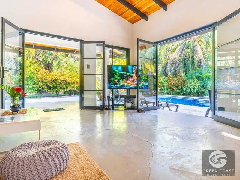 Prime Ojochal Estate: 1.3-Acre Luxury Property with Rebuilt Main House, Pool, and Endless Development Potential — view 19, Ojochal, Costa Rica