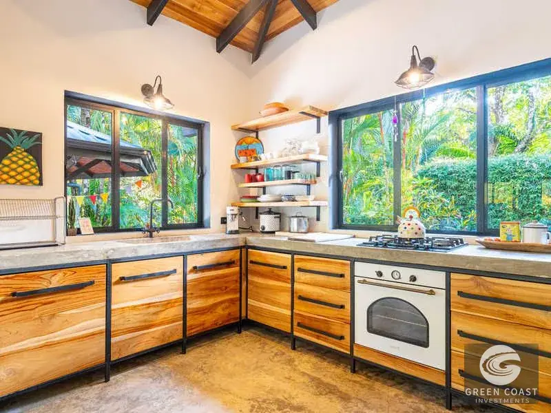 Prime Ojochal Estate: 1.3-Acre Luxury Property with Rebuilt Main House, Pool, and Endless Development Potential — view 21, Ojochal, Costa Rica