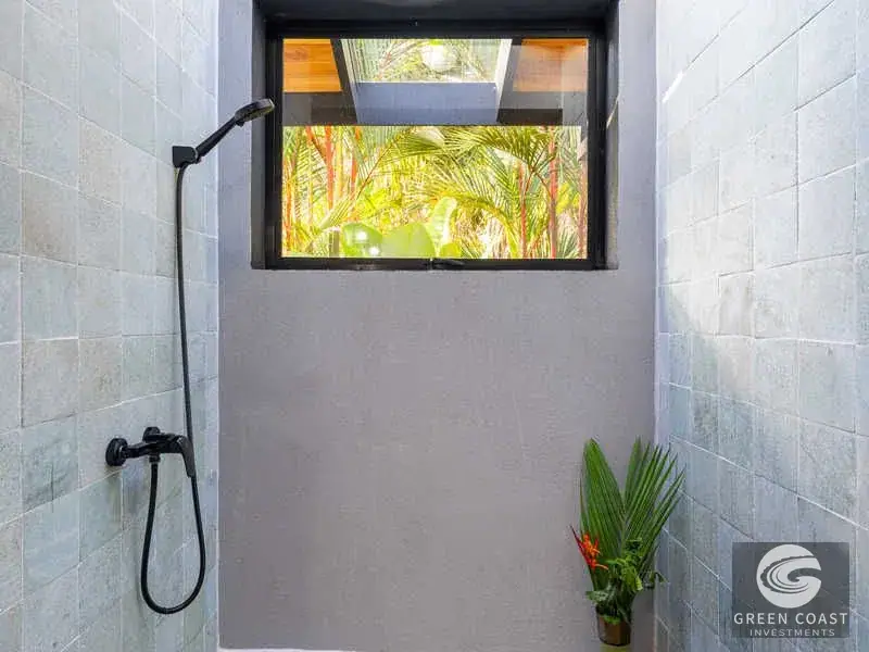 Prime Ojochal Estate: 1.3-Acre Luxury Property with Rebuilt Main House, Pool, and Endless Development Potential — view 29, Ojochal, Costa Rica