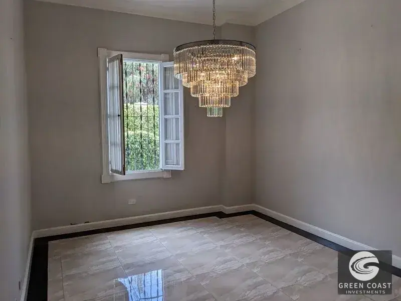 Elegant Italian-Style Luxury Villa with Lush Gardens in Prime San Pedro Location photo 10