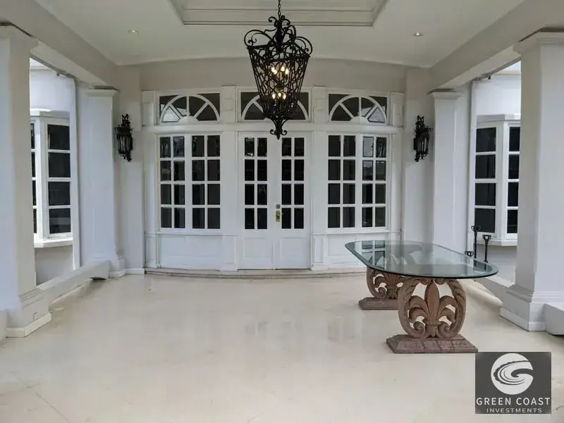 Elegant Italian-Style Luxury Villa with Lush Gardens in Prime San Pedro Location photo 28