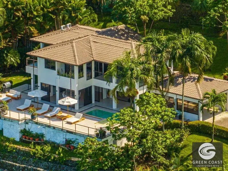 Elegant Italian-Style Luxury Villa with Lush Gardens in Prime San Pedro Location photo 32