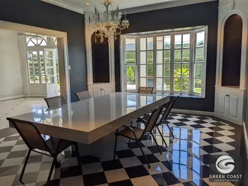 Elegant Italian-Style Luxury Villa with Lush Gardens in Prime San Pedro Location photo 43