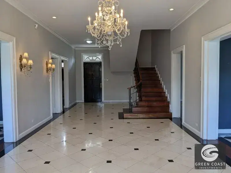Elegant Italian-Style Luxury Villa with Lush Gardens in Prime San Pedro Location photo 46
