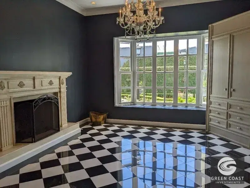 Elegant Italian-Style Luxury Villa with Lush Gardens in Prime San Pedro Location photo 48