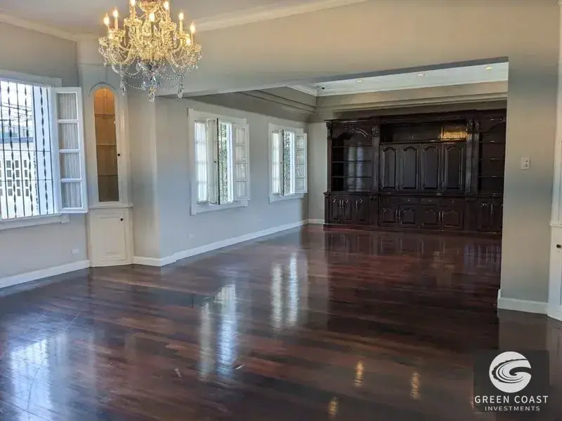 Elegant Italian-Style Luxury Villa with Lush Gardens in Prime San Pedro Location photo 49
