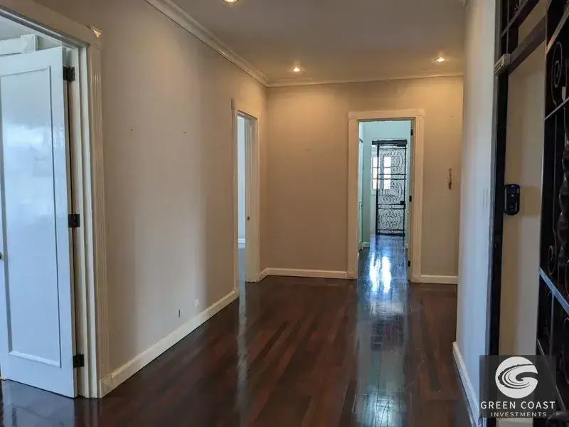 Elegant Italian-Style Luxury Villa with Lush Gardens in Prime San Pedro Location photo 54