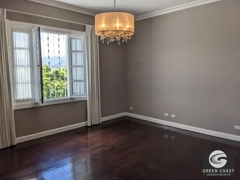 Elegant Italian-Style Luxury Villa with Lush Gardens in Prime San Pedro Location photo 57