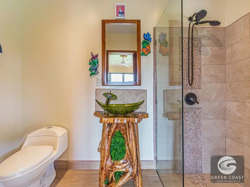 Luxury Ocean-View Estate with Main Villa, Two Guest Houses, and Dual Infinity Pools in Quepos — view 15, Savegre, Quepos, Costa Rica
