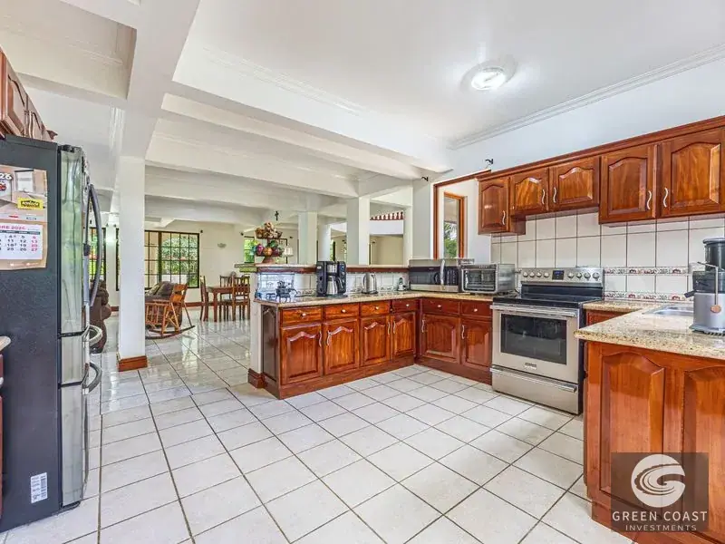 Spacious 5-BR Tropical Estate with Pool & Expansive Gardens in San Isidro — view 26, San Isidro, Perez Zeledon, Costa Rica
