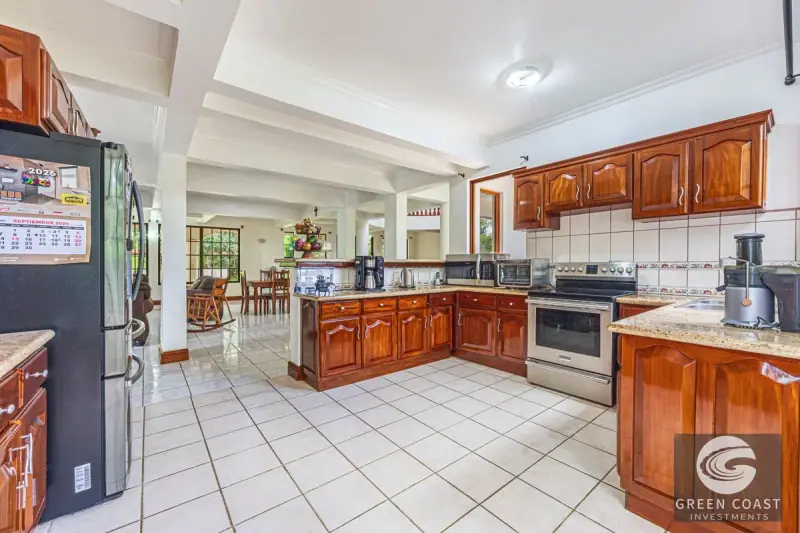 Spacious 5-BR Tropical Estate with Pool & Expansive Gardens in San Isidro — view 60, San Isidro, Perez Zeledon, Costa Rica
