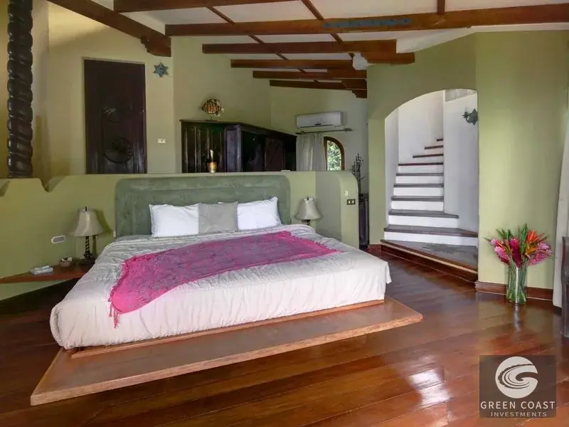 Dominical Beachfront Estate: Luxury 4-Bed Home on 6 Acres of Pristine Rainforest with Ocean Views — view 16, Dominical, Dominical, Costa Rica