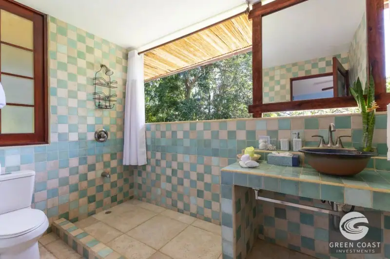 Green Coast Investments: 7BR Ocean-View Jungle Villa in Manuel Antonio with Dual Pools — view 56, Quepos, Costa Rica
